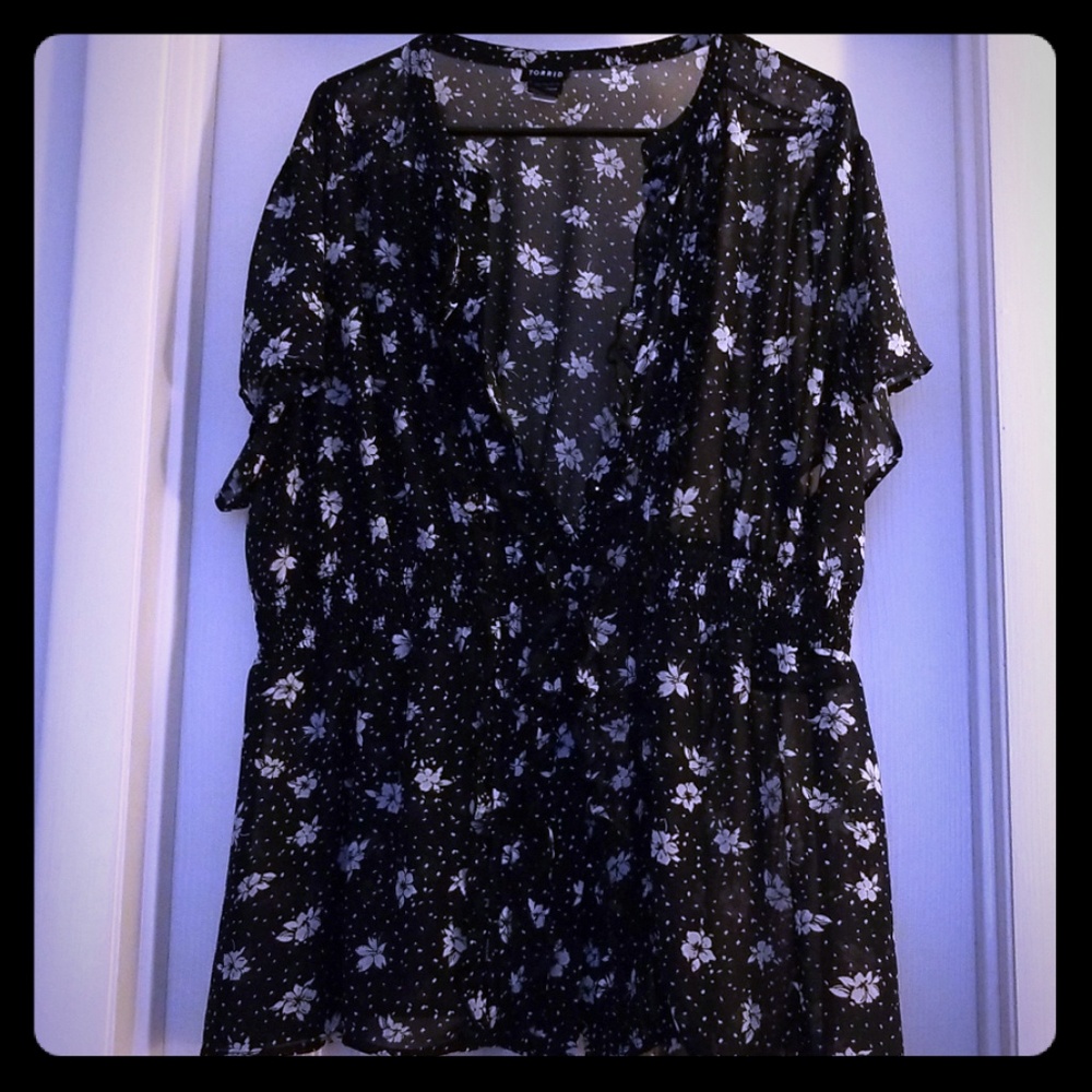 Women's 22/24 Black Button Down Floral Blouse